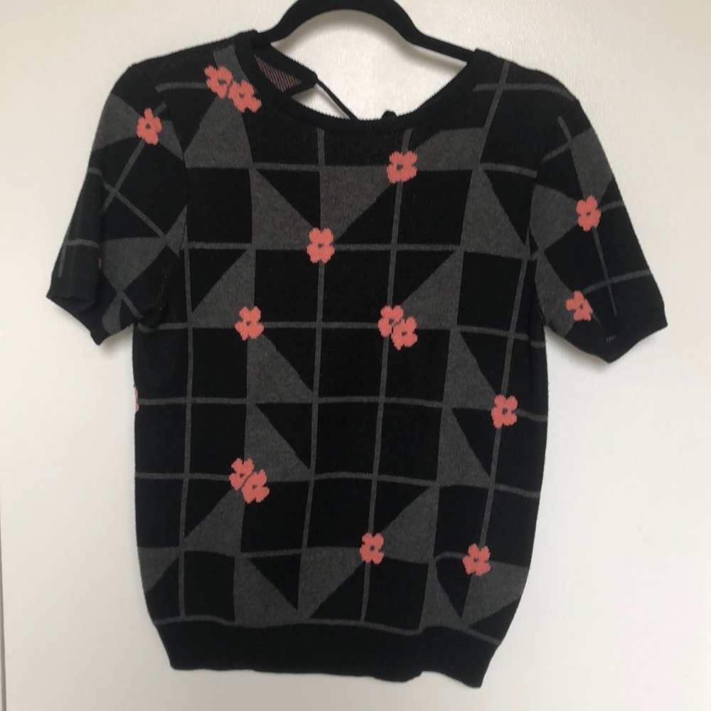 Black and gray/pink accented short sleeve sweater